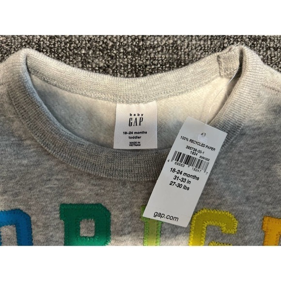 3/$27 NWT Gap Unisex Arm & Chest Logo Crewneck Sweatshirt in Gray, size 18-24 mo - Picture 4 of 5